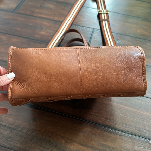 Gorgeous Leather Woven CrossbodyBag - Picture 6 of 7